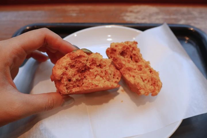 スタバのパンプキンスコーンの断面