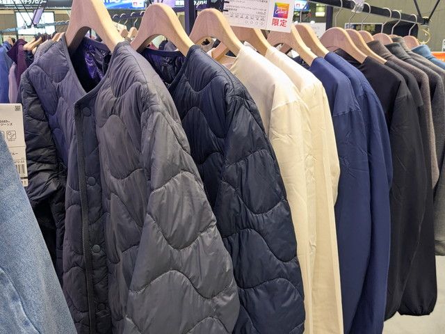 ノーカラータイプのキルトジャケット