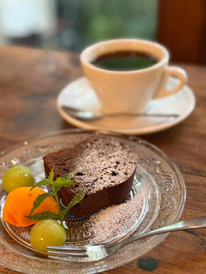葉っぱの気持ち 森のカフェ_コーヒーとケーキをオーダー