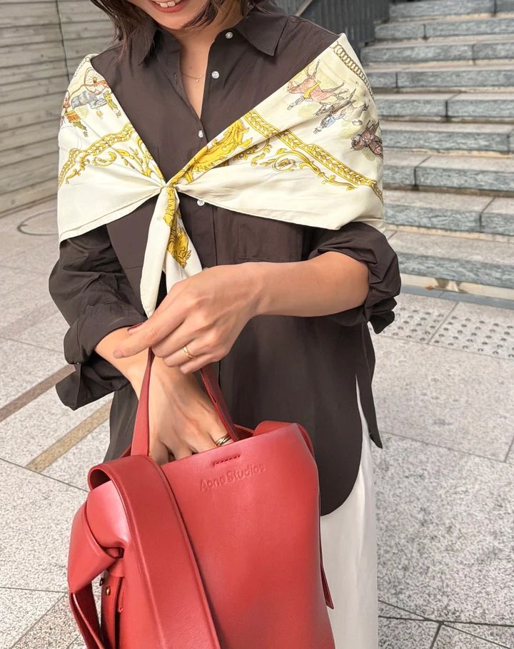 【エルメス】スカーフを4通りに！いつものコーデが華やぐアレンジ術_2