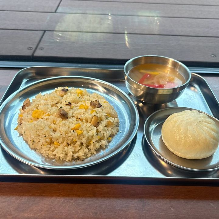 野崎とドラムのシンシー牢屋メシセット