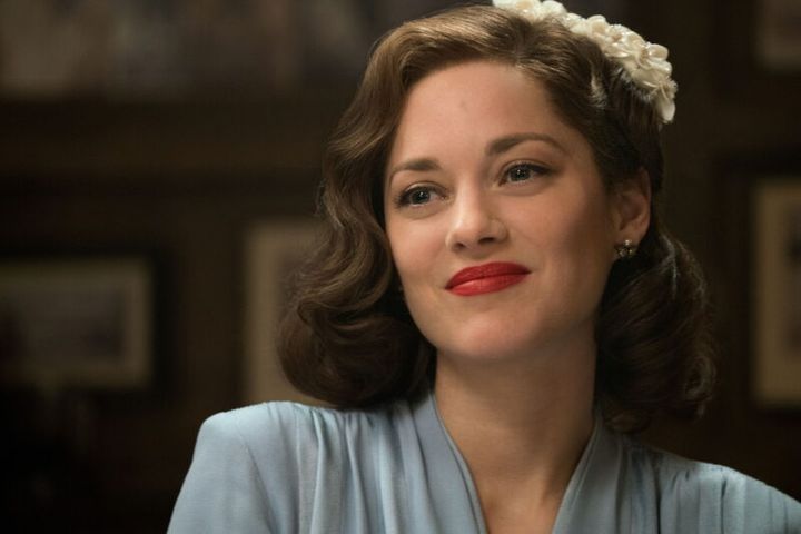 マリオン・コティヤールが美しい。『マリアンヌ』© 2016, 2017 Paramount Pictures.