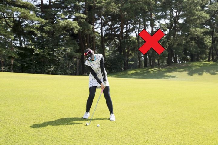 傾斜地で「ベタ足」はNG！難しい”左足下がり”からミスなく脱出する方法