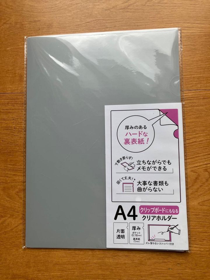 セリア：A4クリアホルダー ハードタイプ