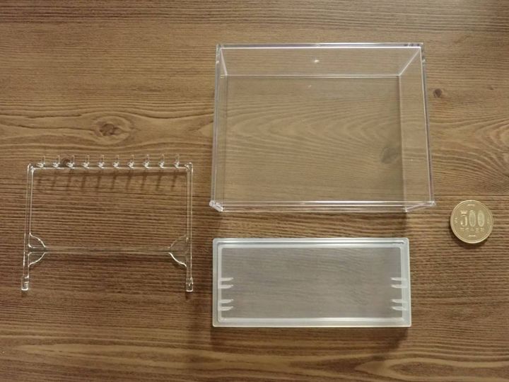 ダイソー：カプセルトイディスプレイケース