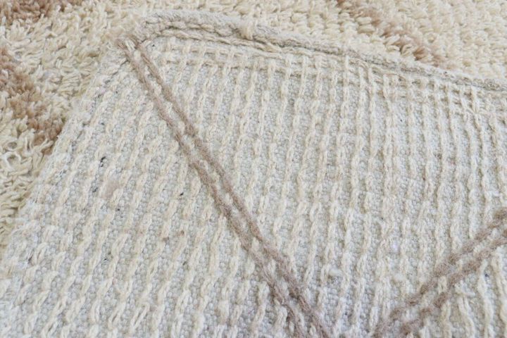フロアマットの裏面と滑り止め加工がわかる部分のアップ
