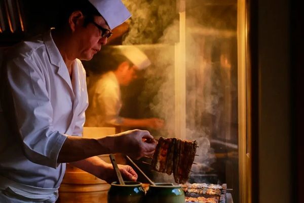 【東京都】炭火で焼き上げた鰻と自慢の出汁が溶け合う「鰻鍋」が主役！「人形町 梅田」からディナー限定コースが登場