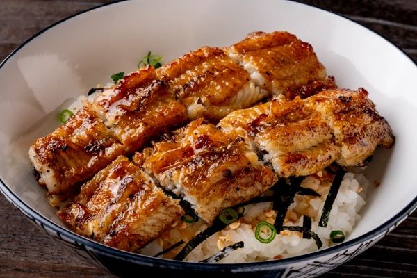 【東京都】炭火で焼き上げた鰻と自慢の出汁が溶け合う「鰻鍋」が主役！「人形町 梅田」からディナー限定コースが登場