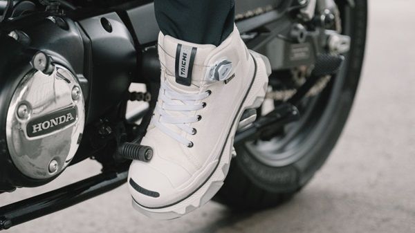 「TAICHI」から厚底ライディングシューズ登場！ライディングにも街歩きにも馴染む1足