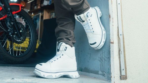 「TAICHI」から厚底ライディングシューズ登場！ライディングにも街歩きにも馴染む1足