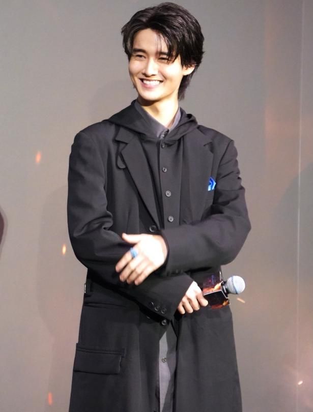 父とともに、吹替版スペシャルサポーターを務める藤岡真威人、