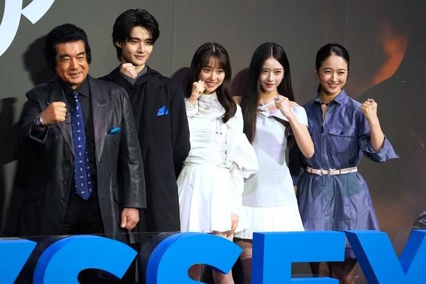 【写真を見る】吹替版スペシャルサポーターの藤岡弘、、藤岡真威人。天翔愛、天翔天音、藤岡舞衣も駆けつけ藤岡ファミリーが集結！