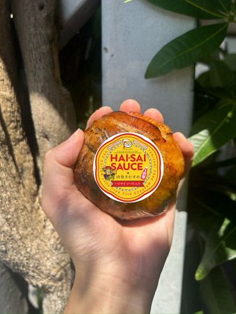 【沖縄県うるま市】「ハイサイソース」がスーパーマーケット「フレッシュプラザ ユニオン」やYouTuberグループ「ハイサイ探偵団」とのコラボ商品を展開！