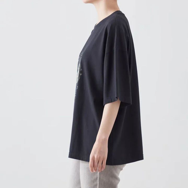 ユニセックスディズニーヴィランズバディTシャツ サイドスタイル