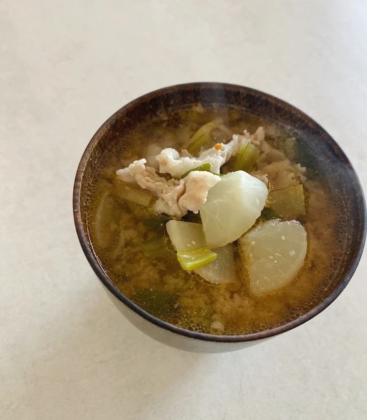長谷川あかり レシピ とろけるピリ辛かぶ豚汁