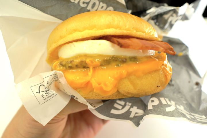 「北海道産じゃがペッパー月見」中身