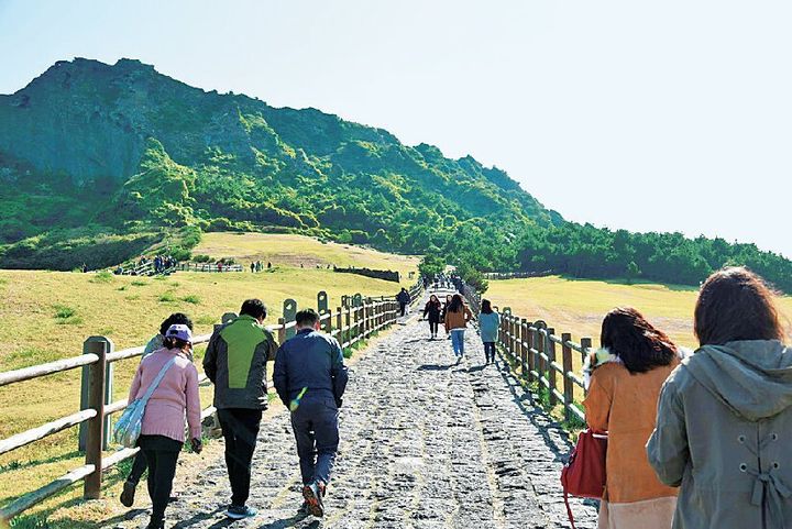 城山日出峰