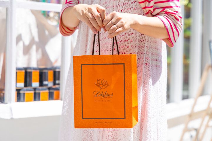 本店限定品を求めて「極上はちみつ紅茶」を手がける「Lakshimi神戸本店ティーガーデン」へ