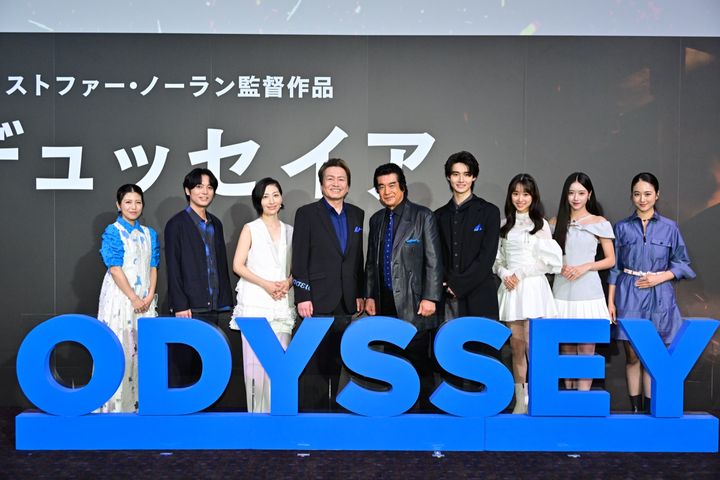 映画『オデュッセイア』大ヒット記念 吹替版上映イベントに登壇した声優陣と藤岡ファミリー