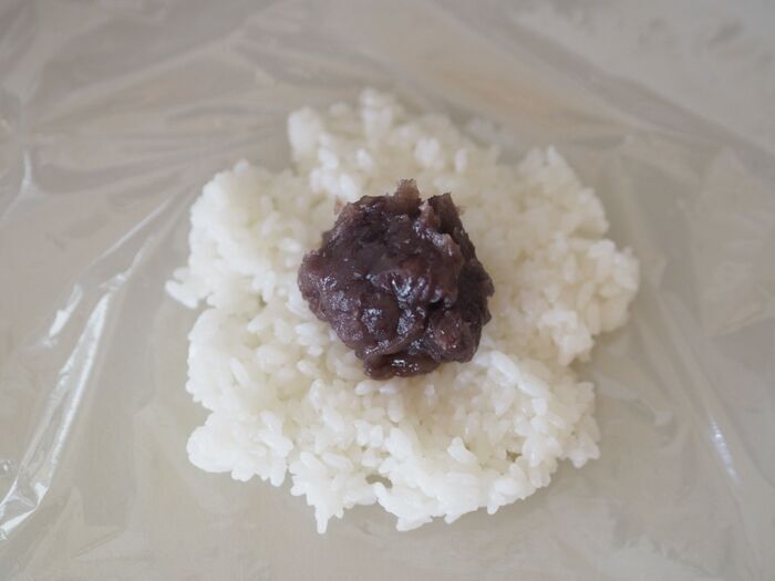 蒸し器不要の裏ワザ！ご飯に片栗粉を混ぜてレンジで1分半加熱するだけの「簡単おはぎ」が本格派すぎた