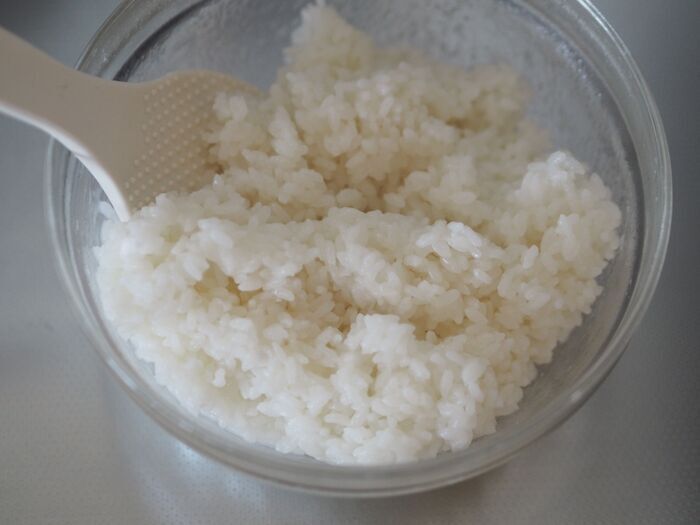 蒸し器不要の裏ワザ！ご飯に片栗粉を混ぜてレンジで1分半加熱するだけの「簡単おはぎ」が本格派すぎた