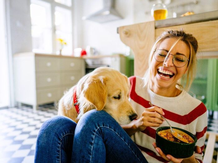 英語で「一人暮らしだよ」なんて言う？ひとり＝aloneではありませんよ！【英語クイズ】