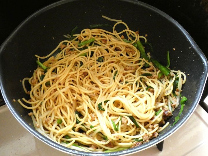 シャキうま！「もやしとニラの担々風パスタ」