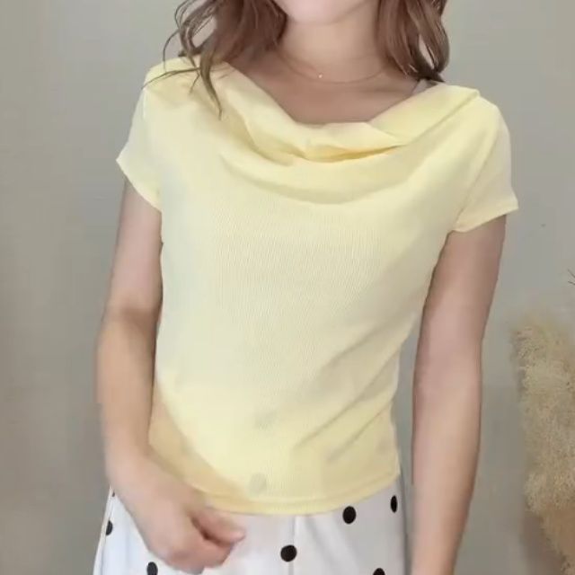 GU「ドレープネックT」