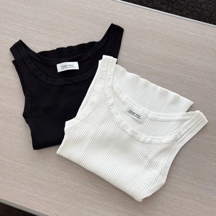 「着るスキンケア」リブニットタンク（￥8250）