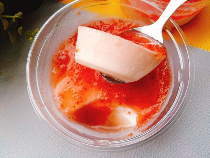 むっちりで濃厚ないちごのレアチーズプリン