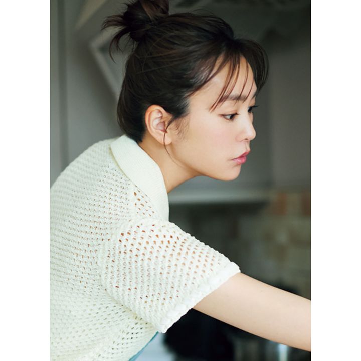 調理中の桐谷美玲さん