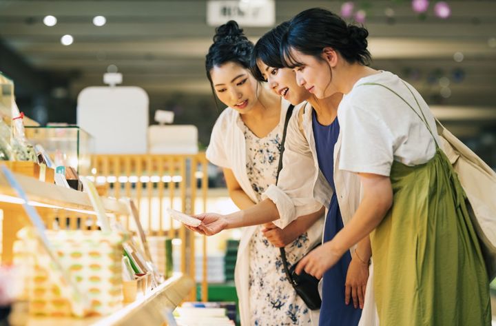 旅行の際、職場への土産は買うべきか（画像はイメージ）