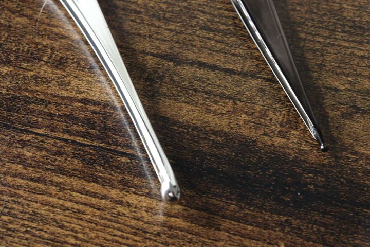 スタンダードプロダクツとリファのコームの柄の先端を比較