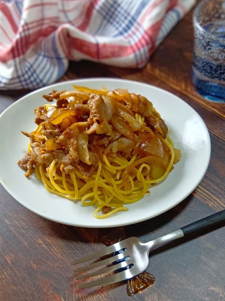 子どもが喜ぶ！ササッと作れる！玉ねぎ入り豚の生姜焼きで作る、わが家の生姜焼きスパゲッティ