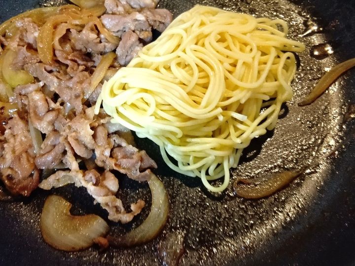 子どもが喜ぶ！ササッと作れる！玉ねぎ入り豚の生姜焼きで作る、わが家の生姜焼きスパゲッティ