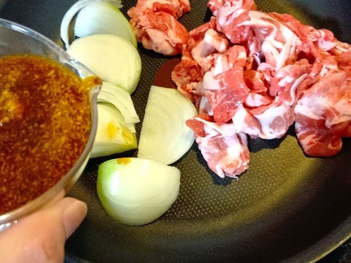 子どもが喜ぶ！ササッと作れる！玉ねぎ入り豚の生姜焼きで作る、わが家の生姜焼きスパゲッティ
