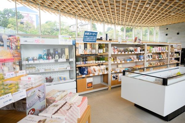 【福井県坂井市】丸岡城のふもとで観光客と地域をつなぐ「城下町マルシェ」営業中！福井の特産品を販売