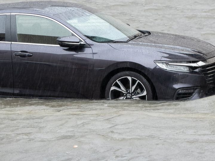 大雨で水没した車のエンジンを始動させてはいけない理由とは？（画像はイメージ）