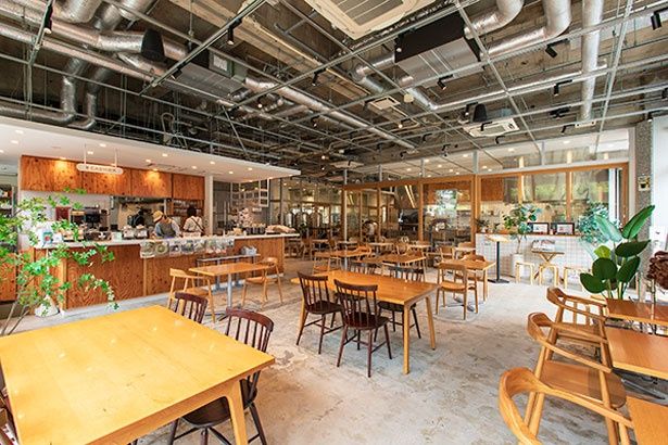 カフェ・ブルワリー・シェアキッチンを備えた地域コミュニティ施設／「団地キッチン」田島
