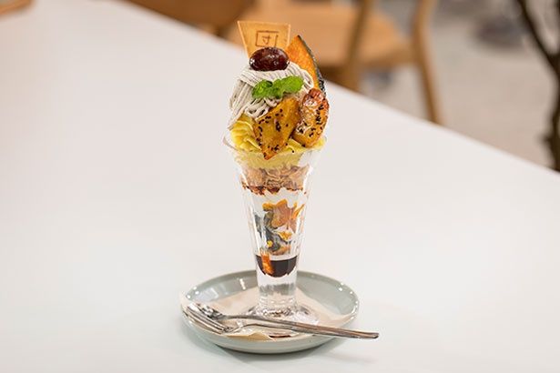 秋の味覚を、まとめてスイーツで楽しめる「ほっこり幸せ！芋・栗・かぼちゃのパフェ」(1200円)／「団地キッチン」田島