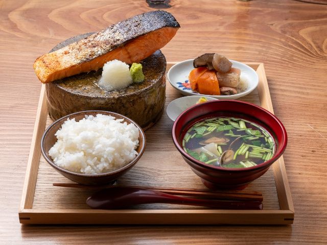 「極厚銀鮭定食」の画像