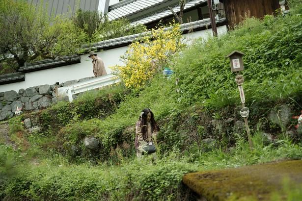 原作には登場しないフリフリさん、どう物語に絡んでくる？ [c]2026「八つ墓村」製作委員会 [c]Yokomizo Seishi/KADOKAWA
