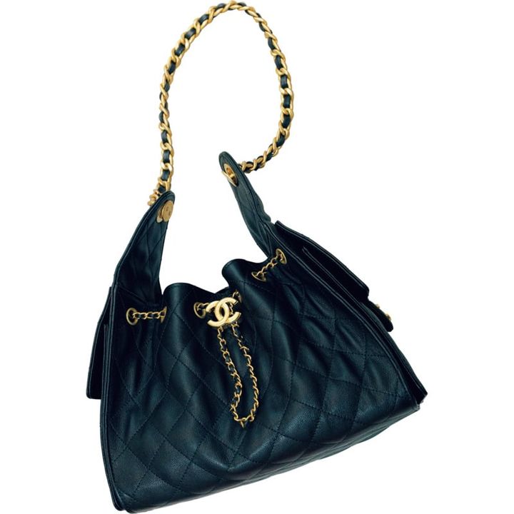InRed Icons 村田倫子さんのmy Bag。CHANEL 25。