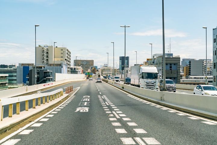 高速道路では絶対に逆走しないこと（画像はイメージ）