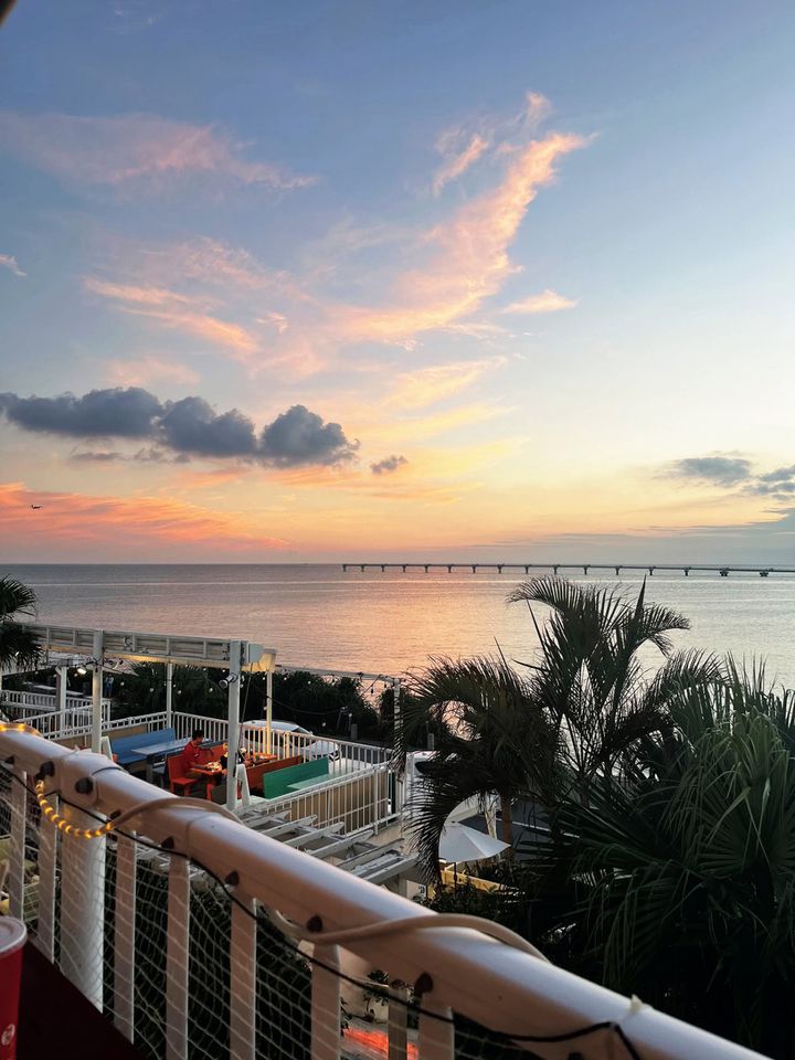 ナノさん（IS:SUE）がデートで行きたい場所として挙げたロマンチックな夕日の海辺