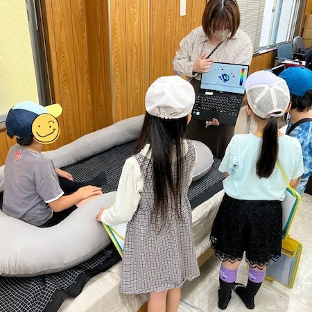 【東京都大田区】富士ベッド工業が、近隣の小学校の子どもたちに「枕の社会科見学」を実施
