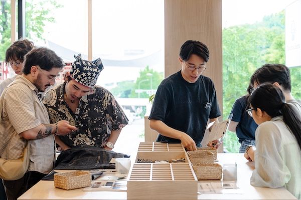 渋谷で岡山デニムを使い自分だけのオリジナルジーンズをつくる体験。訪日旅行者にも対応