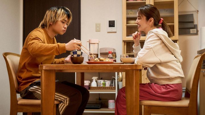 夜ドラ「税金で買った本」第19回より ©️NHK
