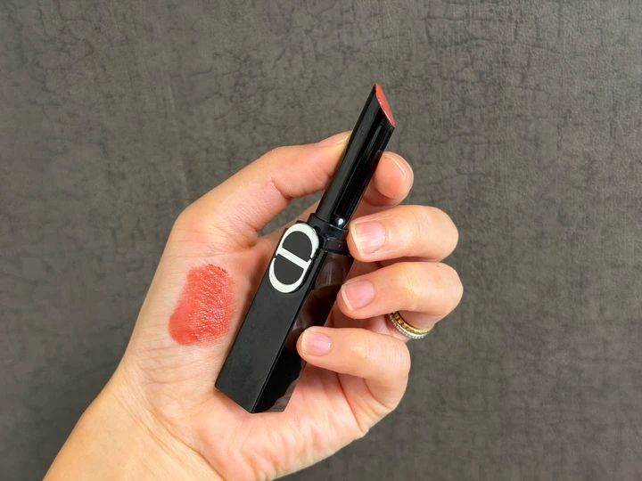 【DIOR】ルージュ ディオール オン ステージ 390レッドウッドスターシャイン