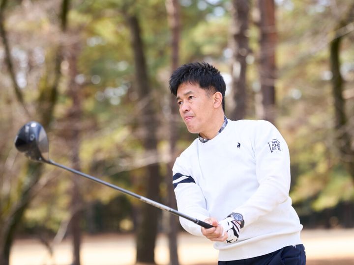 ハイスリットから覗く美脚に喝采！女子プロ、今後の目標は？